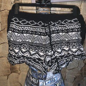 APII women’s shorts size XL